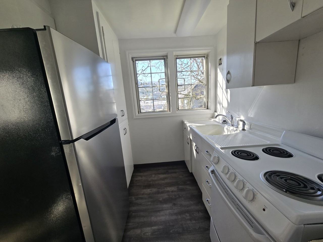 447 Ne Winchester St - Photo 7 of 20