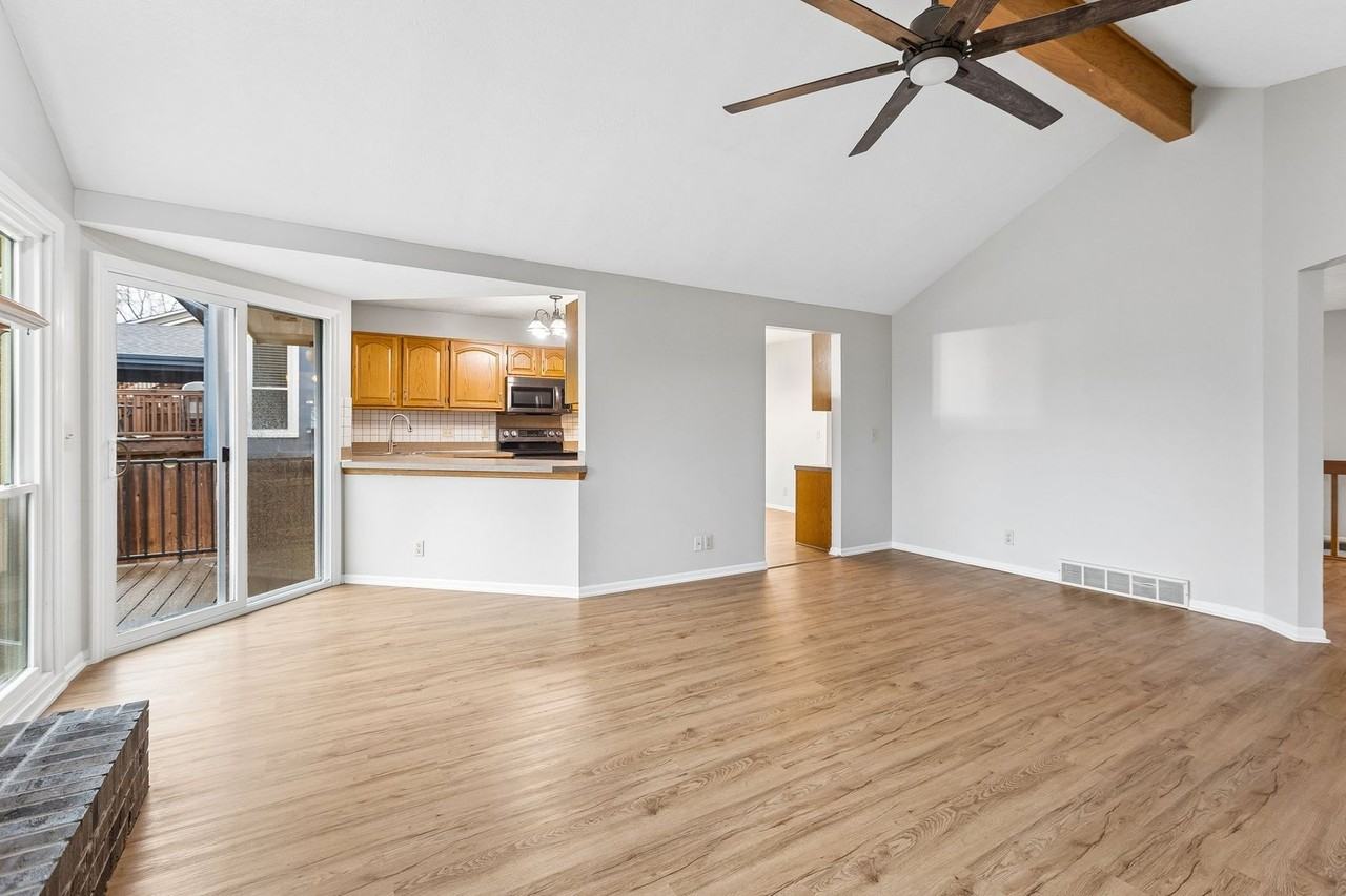 16910 Holmes Cir - Photo 3 of 20