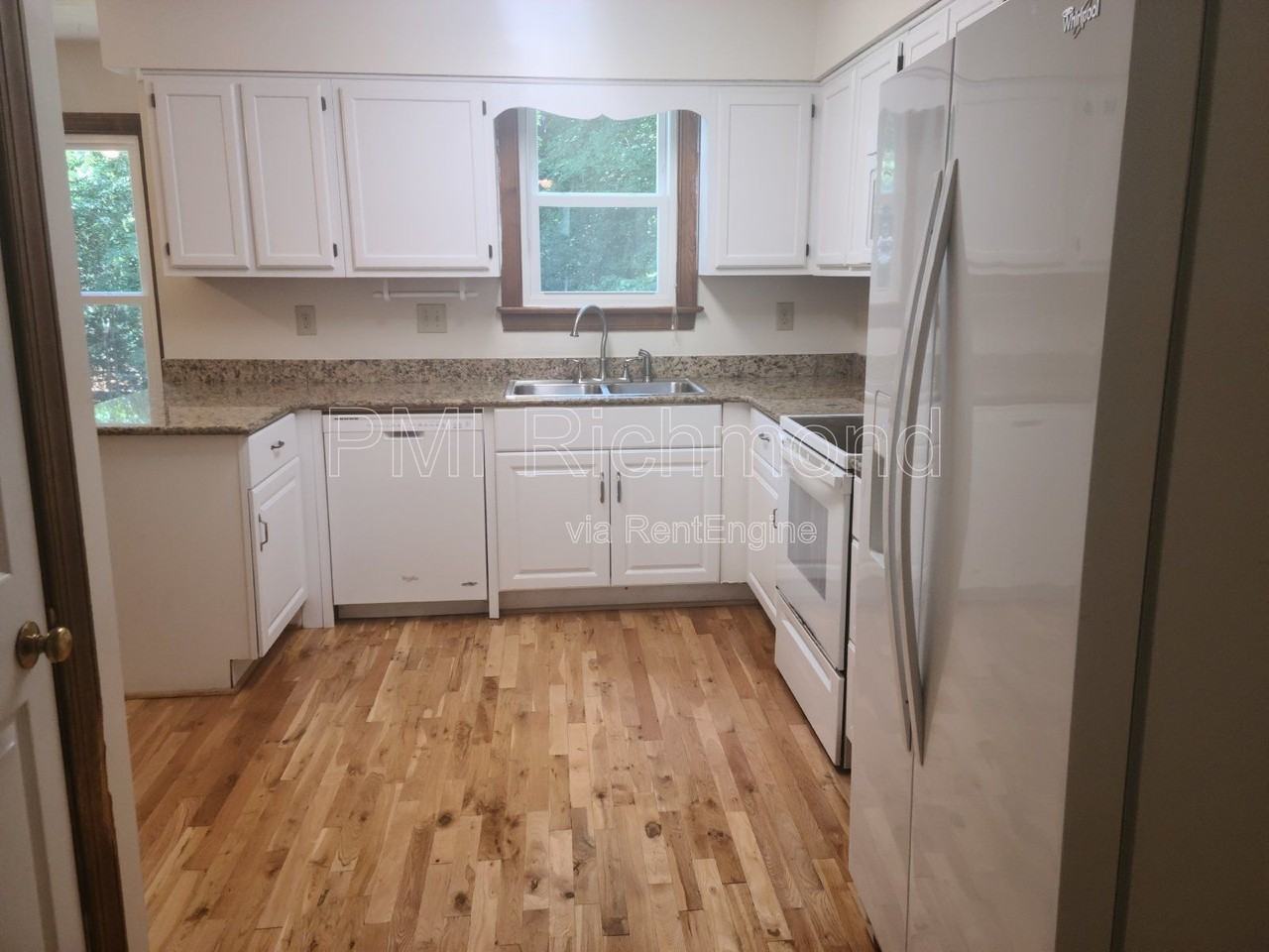 10412 Kings Grant Dr - Photo 6 of 23