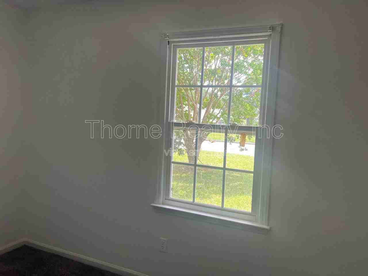 200 Barnhill Ave - Photo 4 of 12