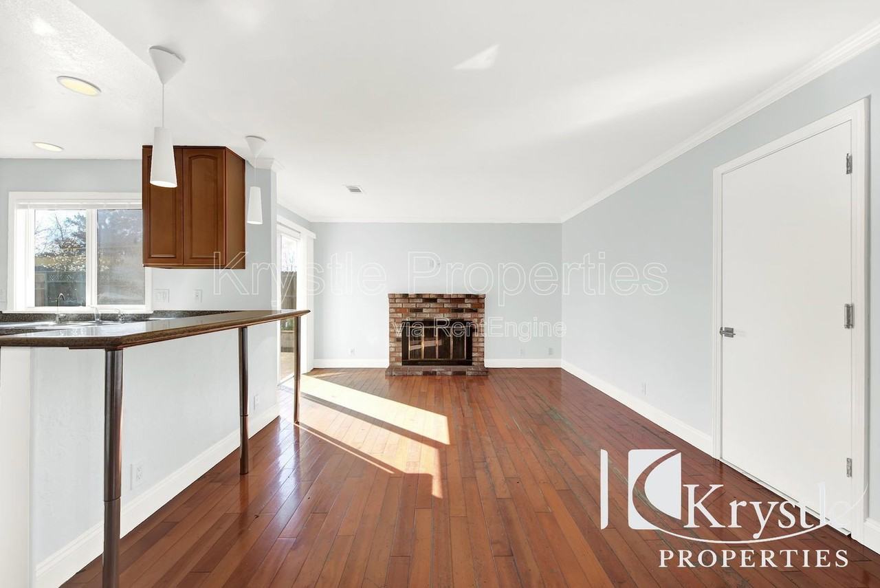 121 Radcliffe Dr - Photo 3 of 25