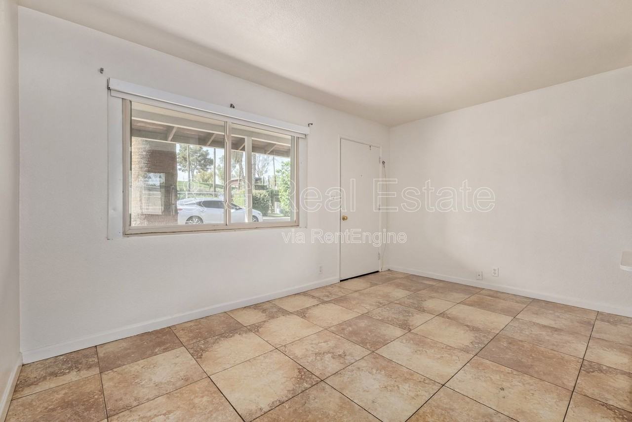 524 W Fairway Dr #6 - Photo 3 of 14