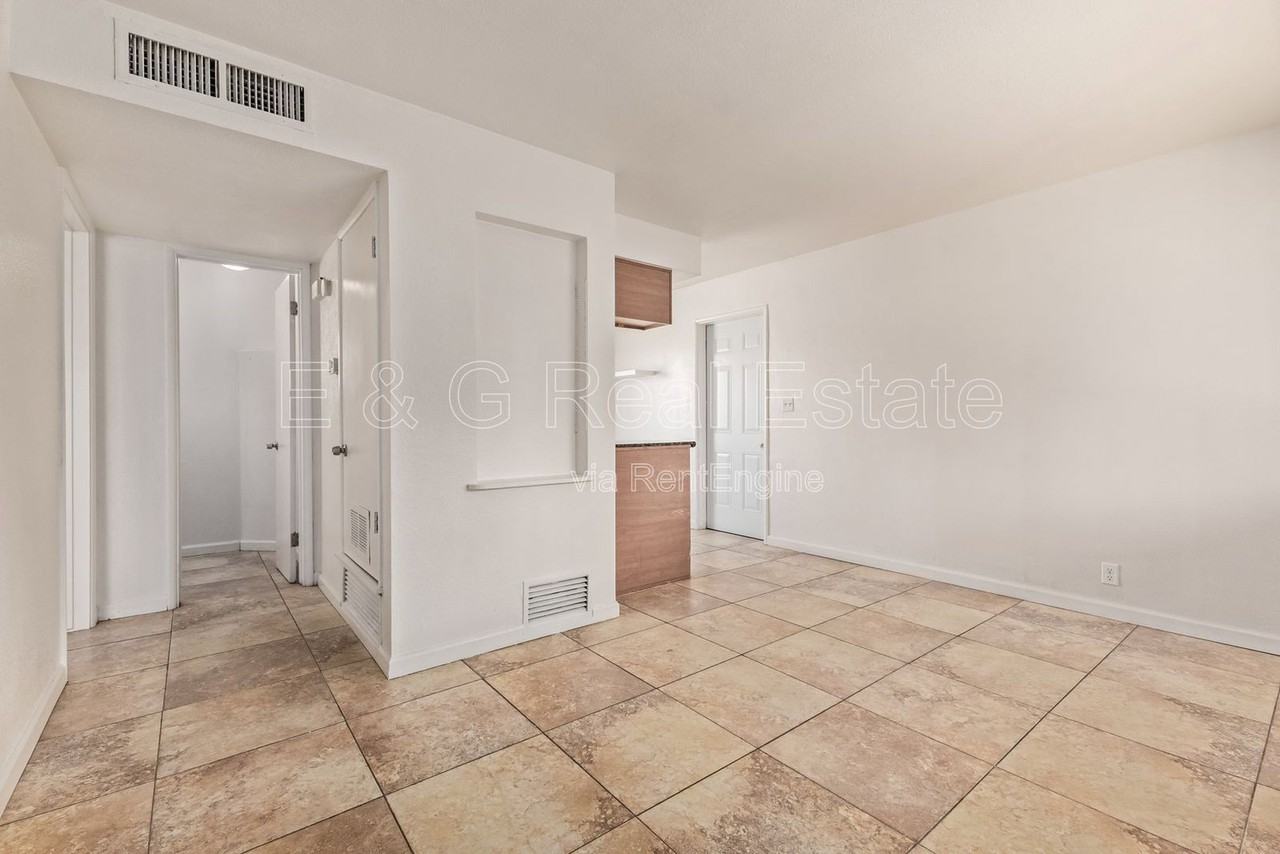 524 W Fairway Dr #6 - Photo 4 of 14