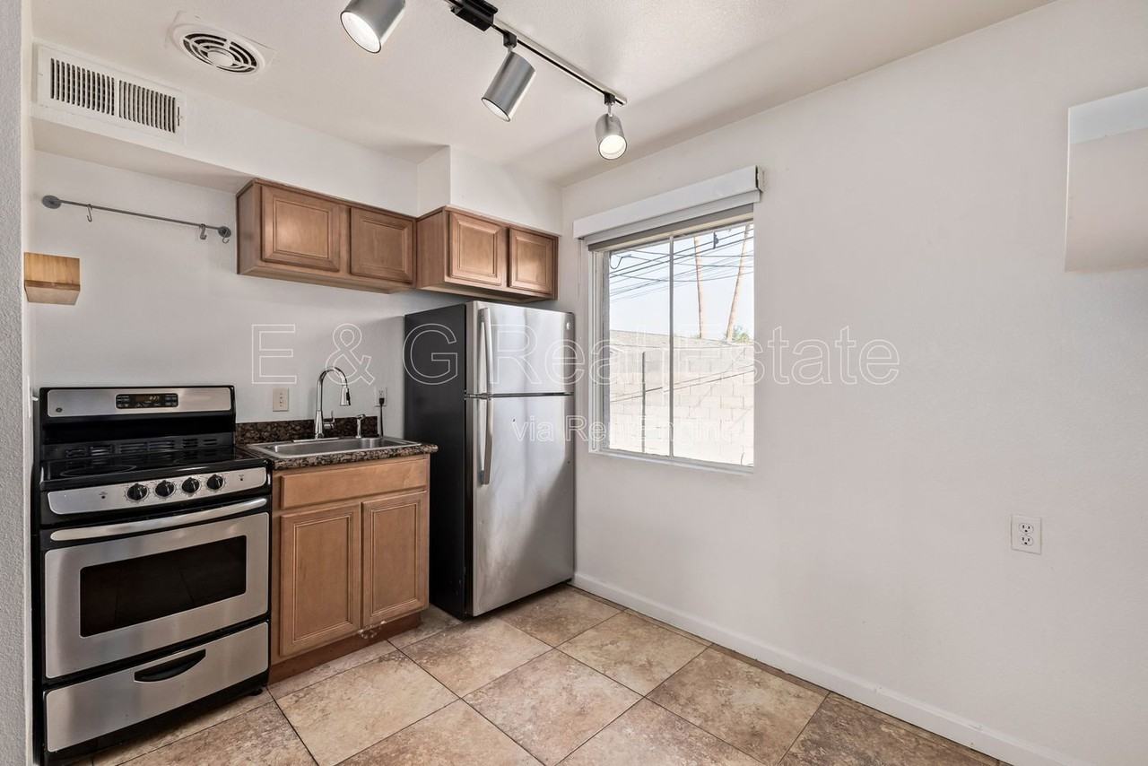 524 W Fairway Dr #6 - Photo 5 of 14