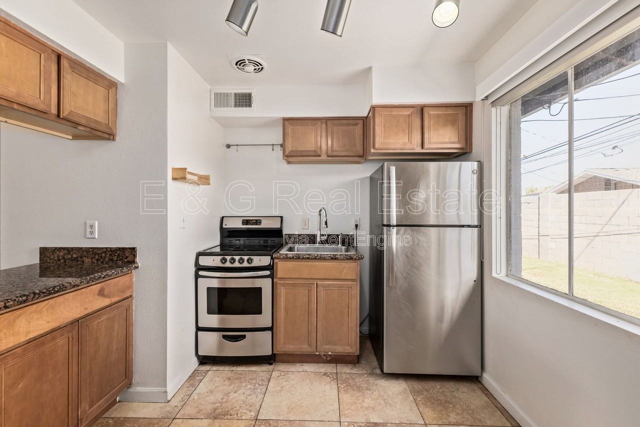 524 W Fairway Dr #6 - Photo 6 of 14