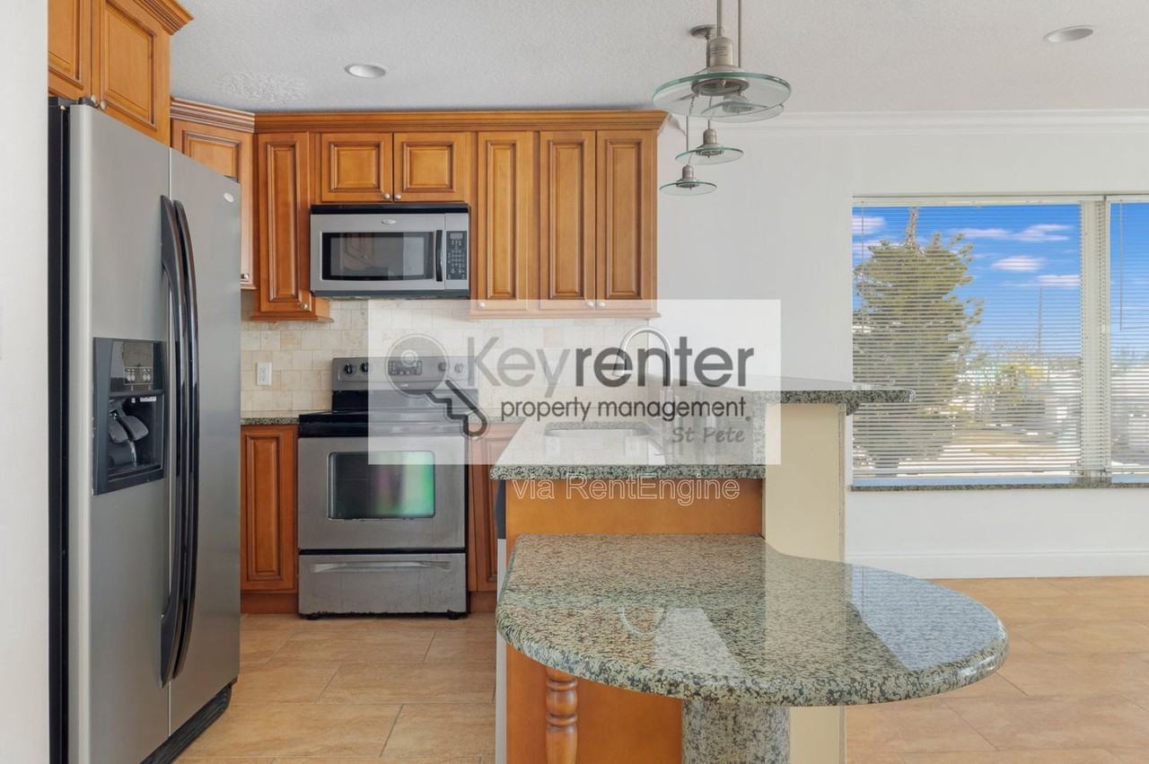 116 143rd Ave E #A - Photo 4 of 17