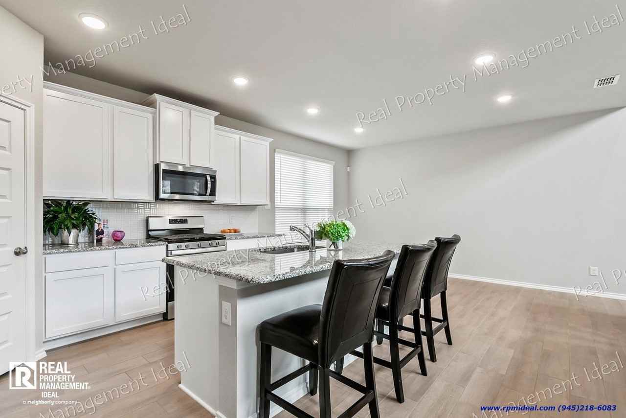 2000 Plum Park - Photo 5 of 32