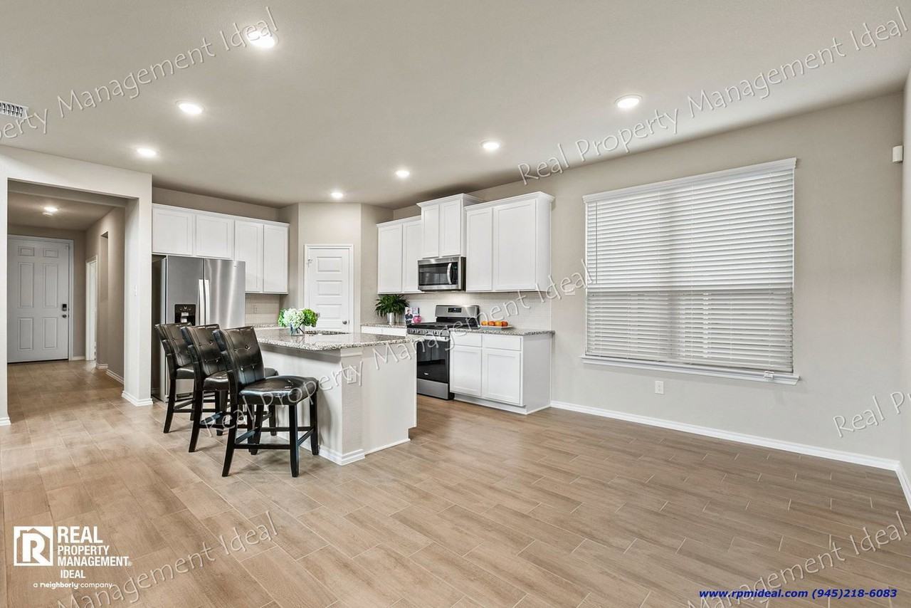 2000 Plum Park - Photo 6 of 32