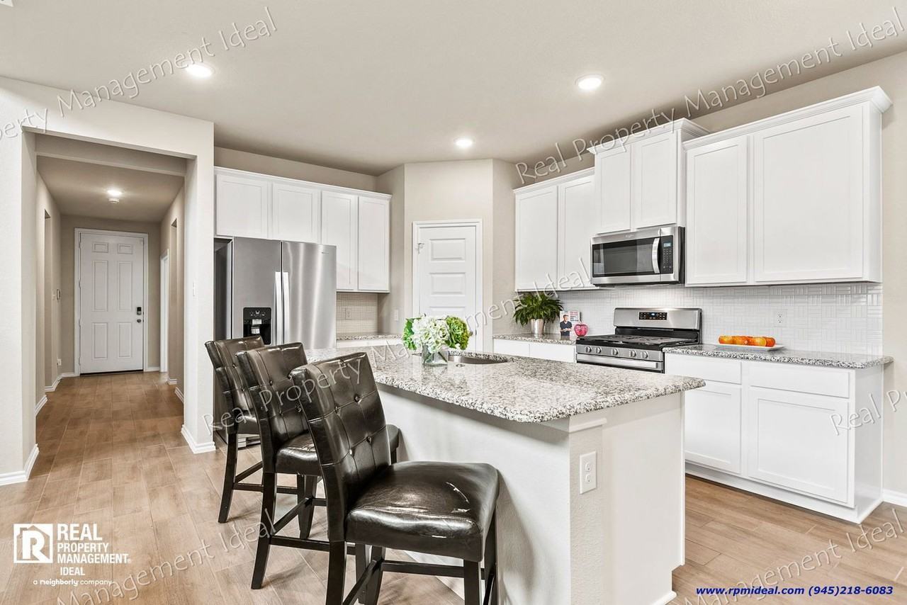 2000 Plum Park - Photo 7 of 32