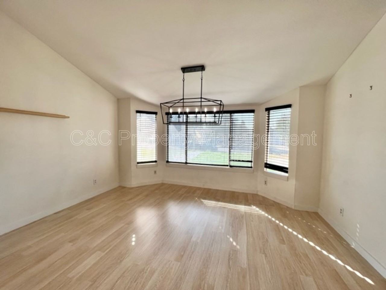 1125 Burlingame Ave - Photo 3 of 12