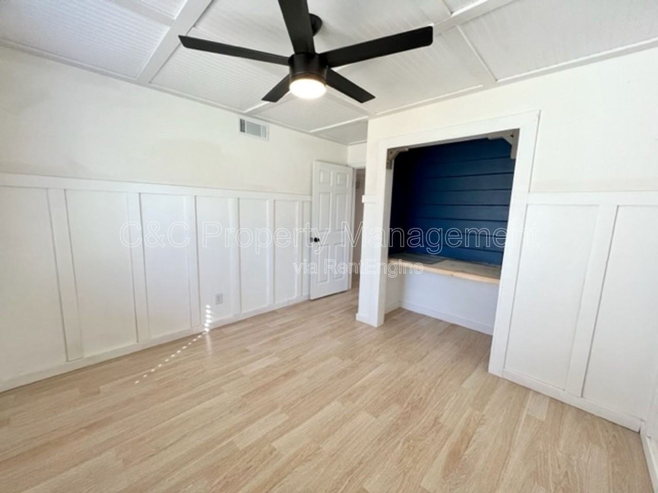 1125 Burlingame Ave - Photo 5 of 12