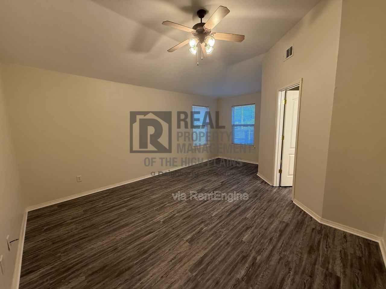 1004 Pikes Peak Dr - Photo 6 of 13