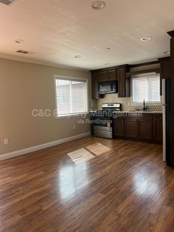 1445 1/2 S Sunol Dr - Photo 3 of 13