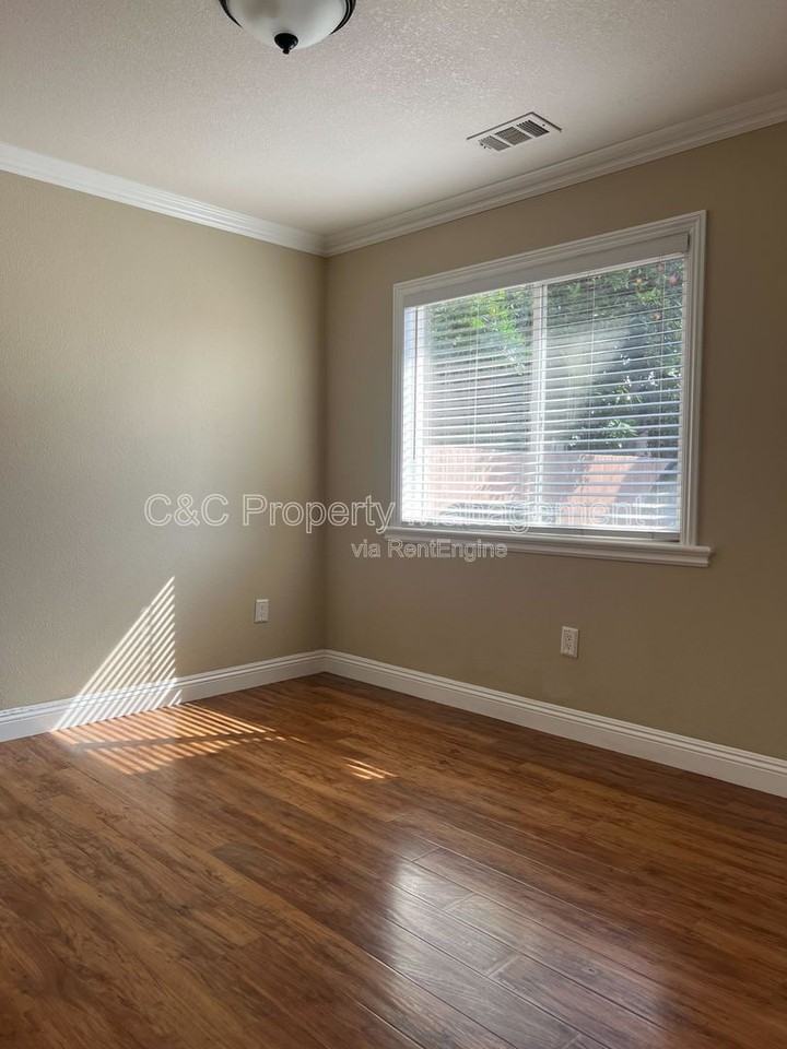 1445 1/2 S Sunol Dr - Photo 7 of 13