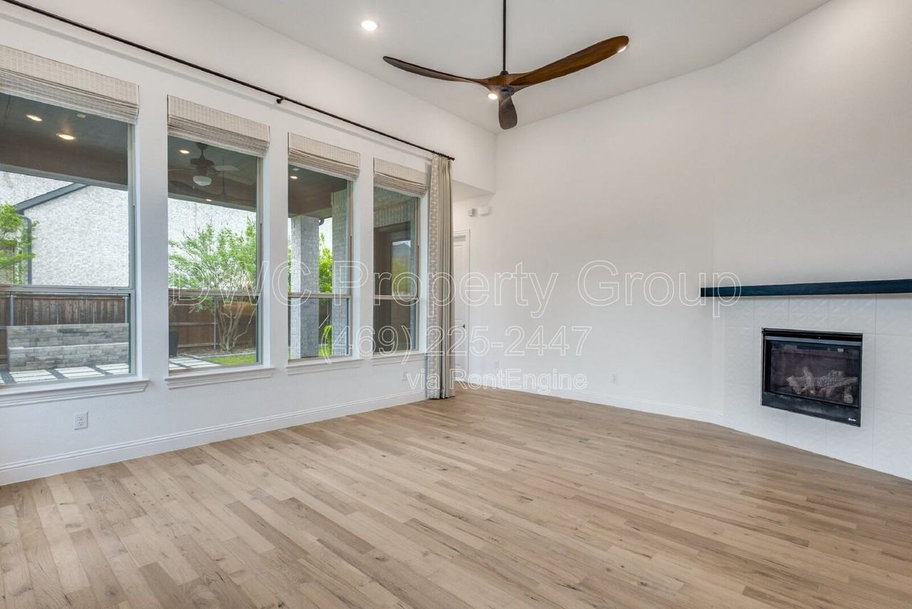 3213 Alexandra Ln - Photo 2 of 20