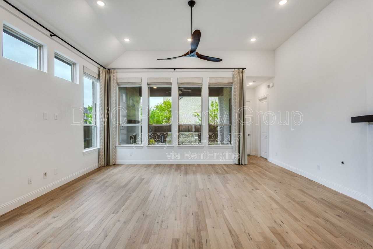 3213 Alexandra Ln - Photo 3 of 20