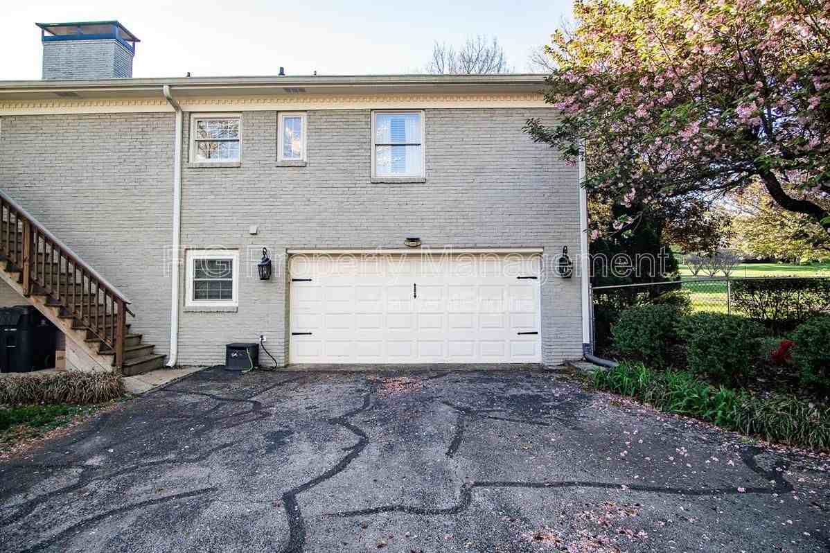 7205 Canmore Ln - Photo 4 of 50