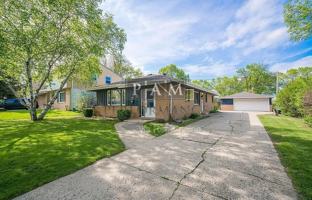 featured image of 1422 W Maplewood Ct