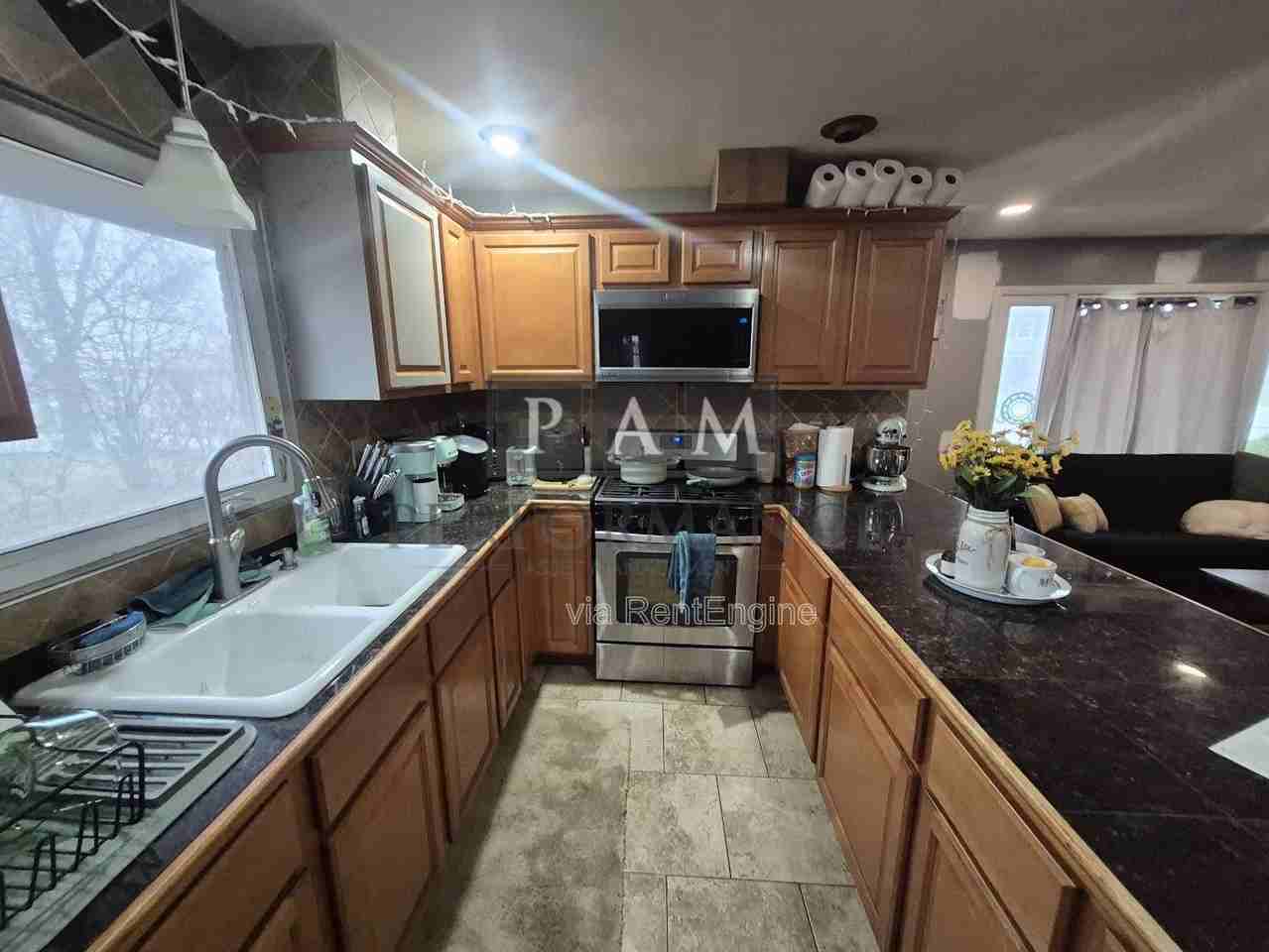 1422 W Maplewood Ct - Photo 4 of 13