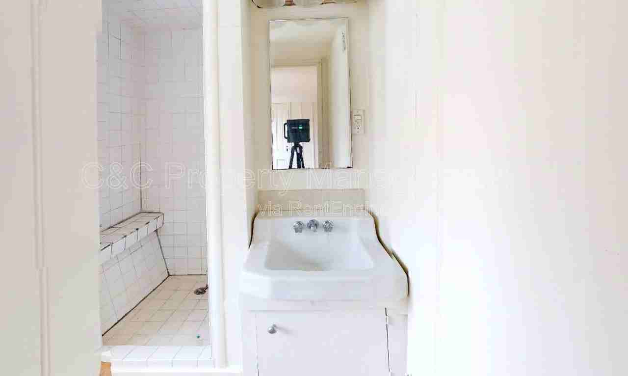 489 Laurel Ave #D - Photo 4 of 6