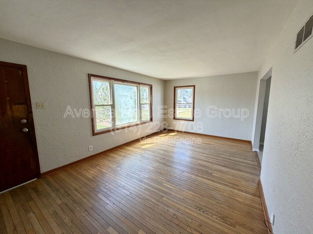 9905 Iveland Dr - Photo 2 of 8