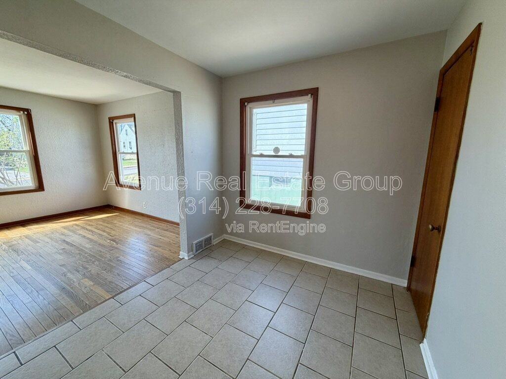 9905 Iveland Dr - Photo 3 of 8