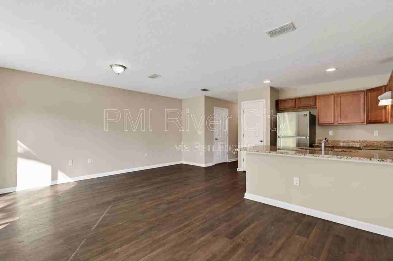 7608 Rain Forest Dr N - Photo 5 of 45