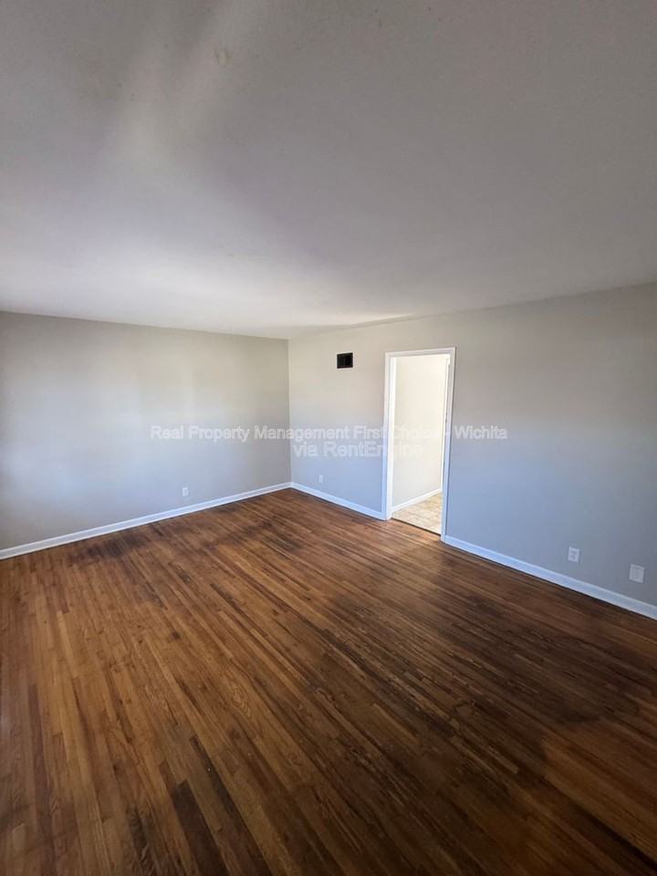 1632 S Mission Rd - Photo 2 of 11