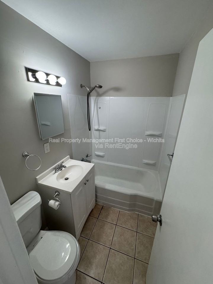 1632 S Mission Rd - Photo 5 of 11