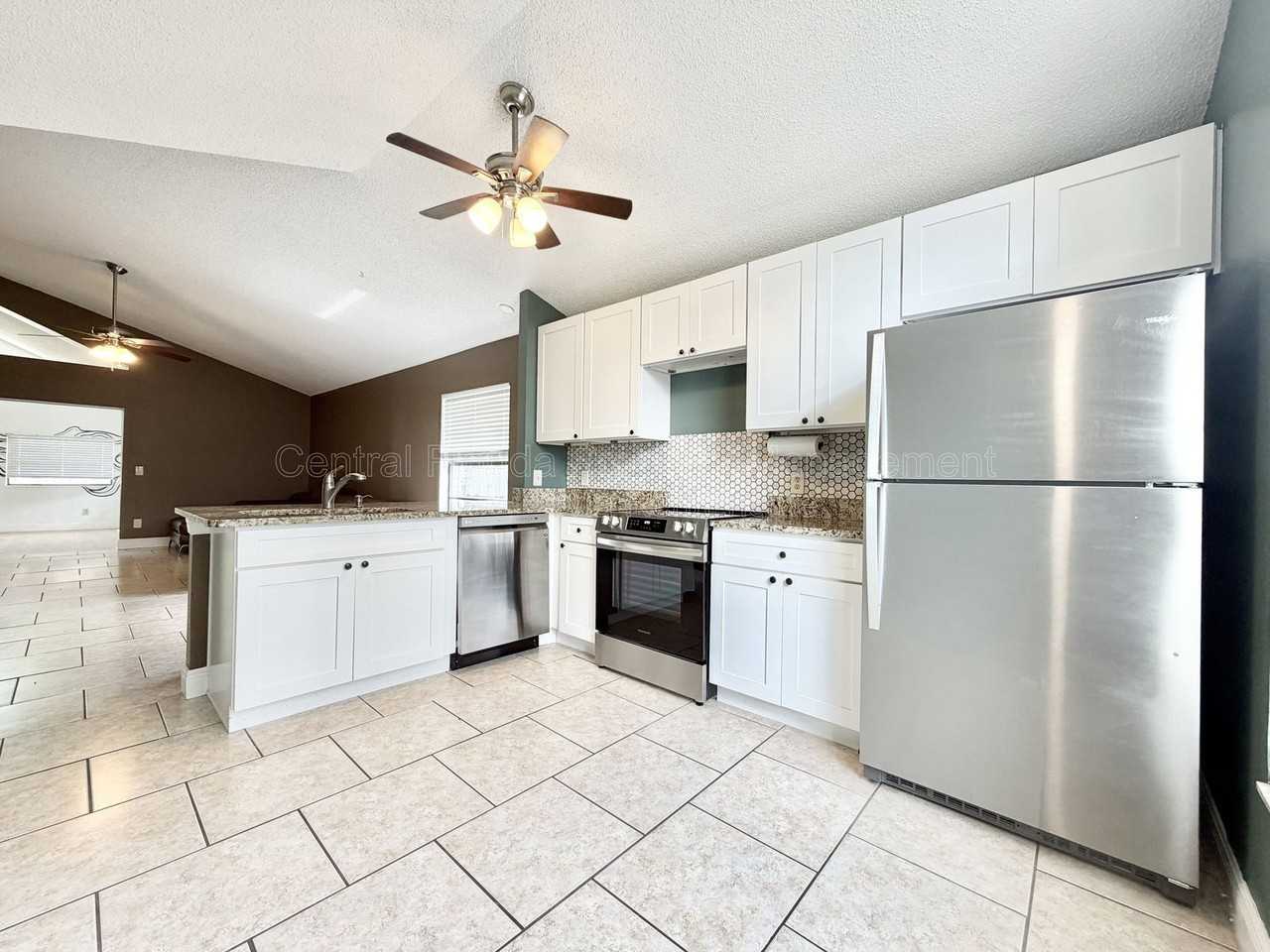 10227 Comfort Cir - Photo 6 of 50