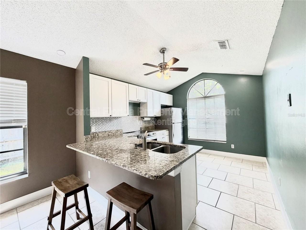 10227 Comfort Cir - Photo 7 of 50