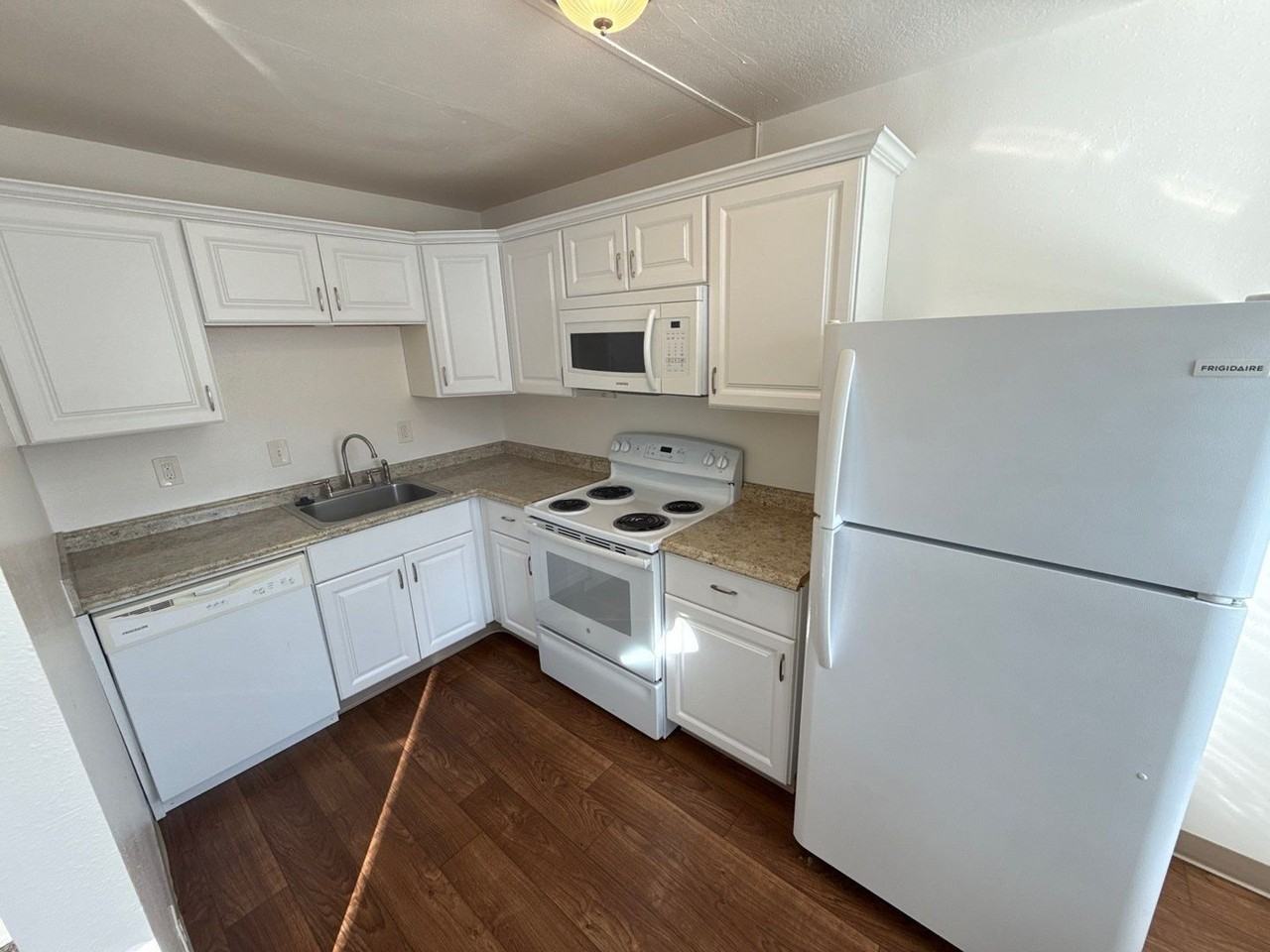 1350 12th St Se - Photo 6 of 12