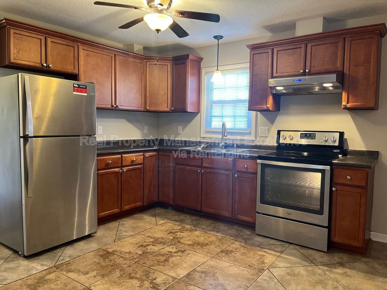 709 S Webb St - Photo 5 of 23