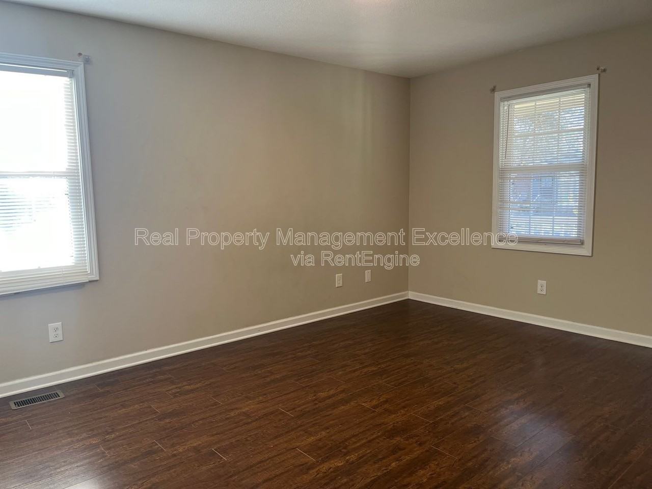 709 S Webb St - Photo 6 of 23