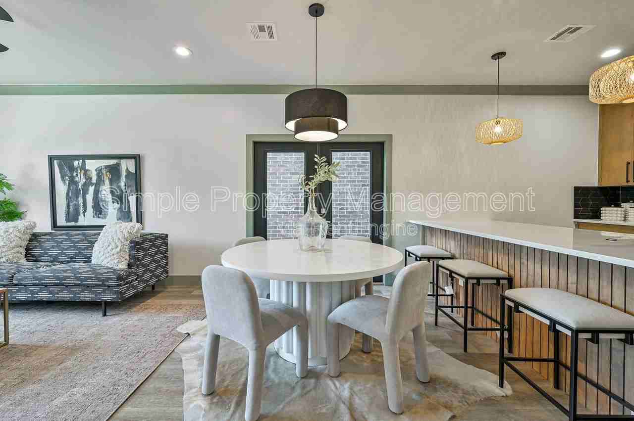 4005 N Indiana Ave - Photo 7 of 32