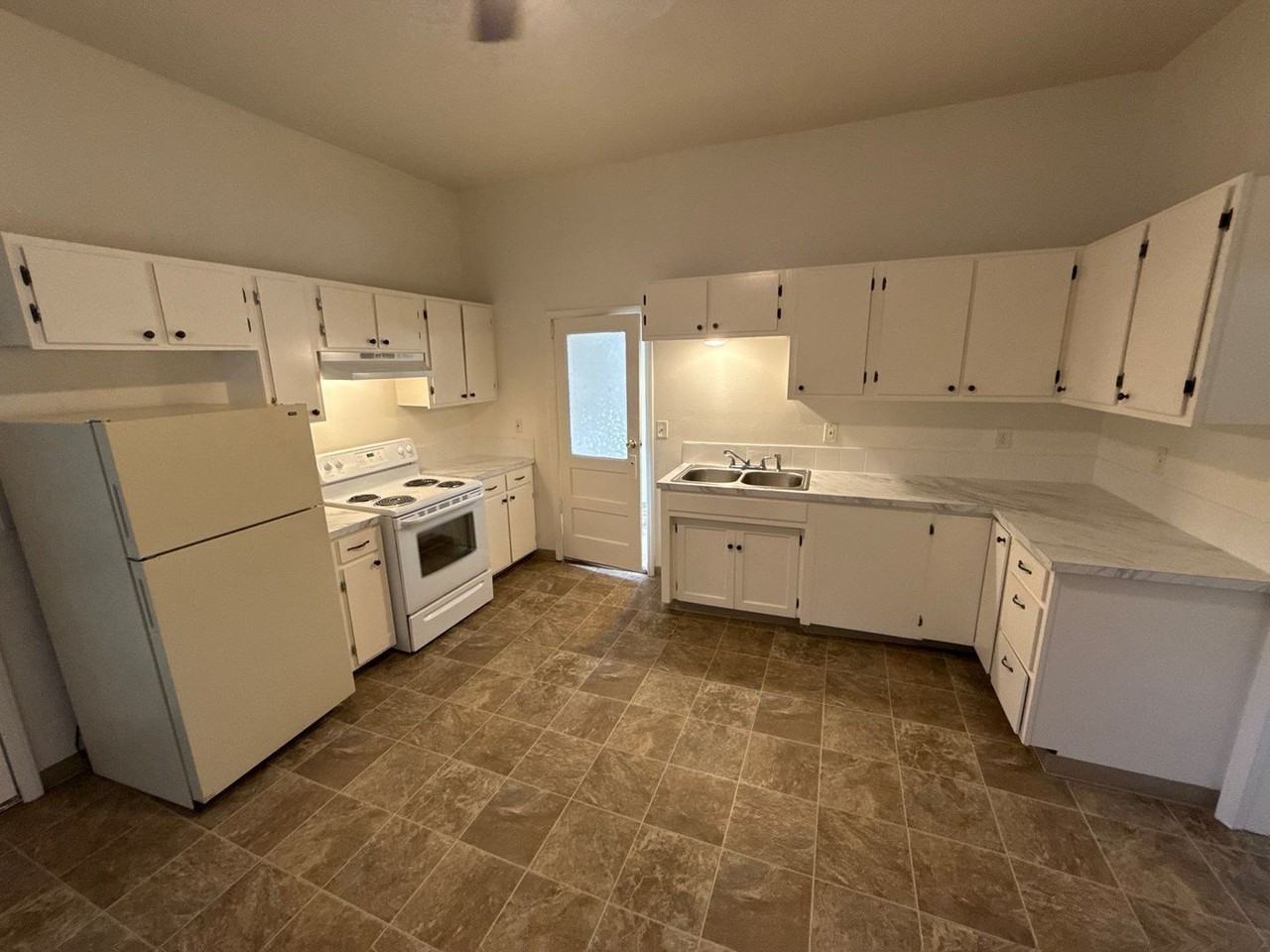 1353 Commercial St Se - Photo 6 of 15