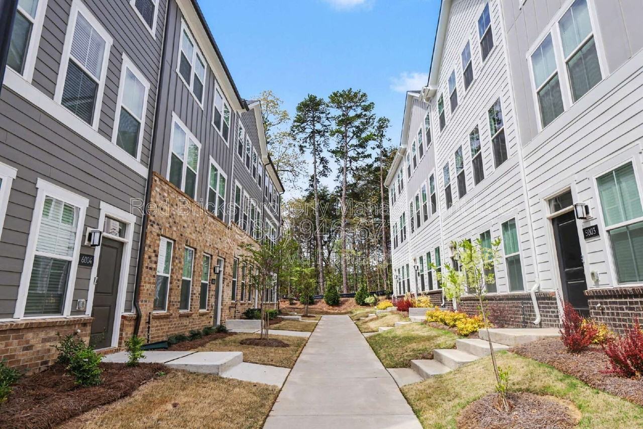 5011 Rill Ct - Photo 3 of 31