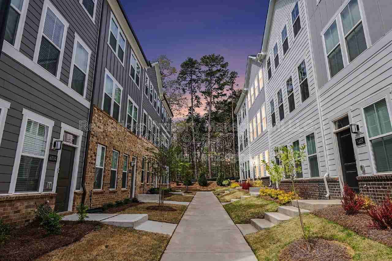 5011 Rill Ct - Photo 4 of 31