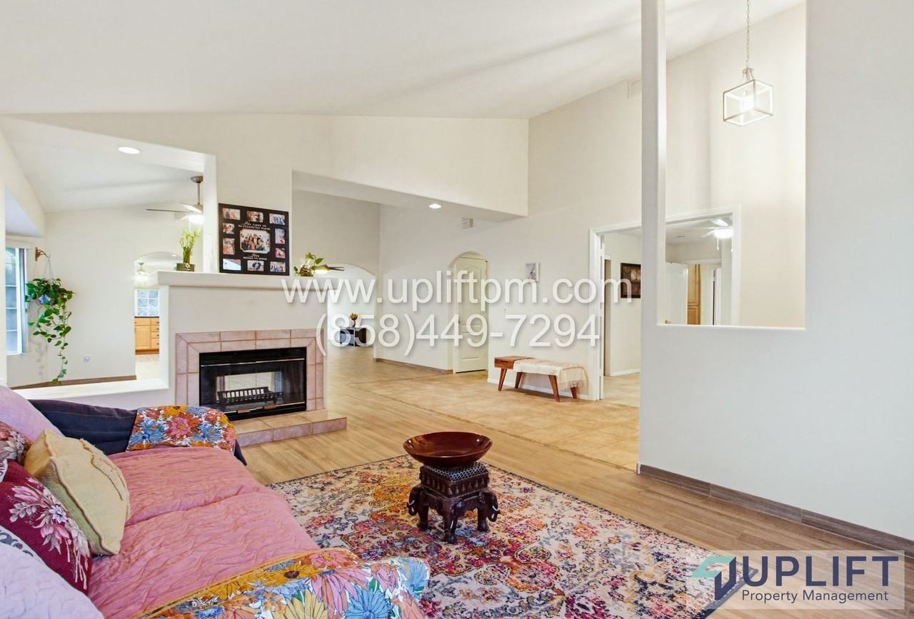 24427 Del Amo Rd - Photo 4 of 20