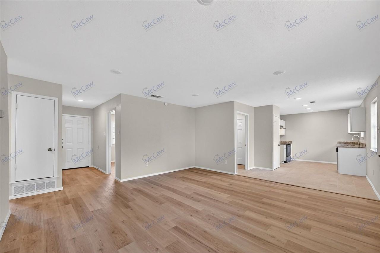 222 Redwood St - Photo 2 of 22