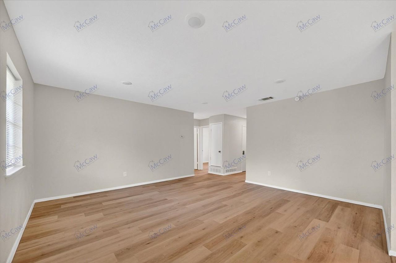 222 Redwood St - Photo 3 of 22