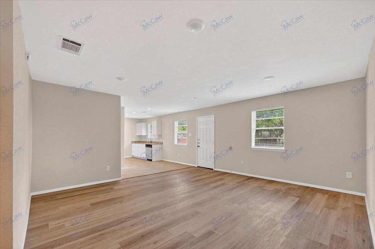 222 Redwood St - Photo 4 of 22