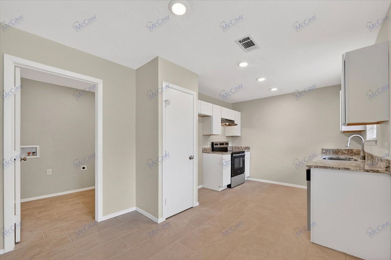 222 Redwood St - Photo 5 of 22