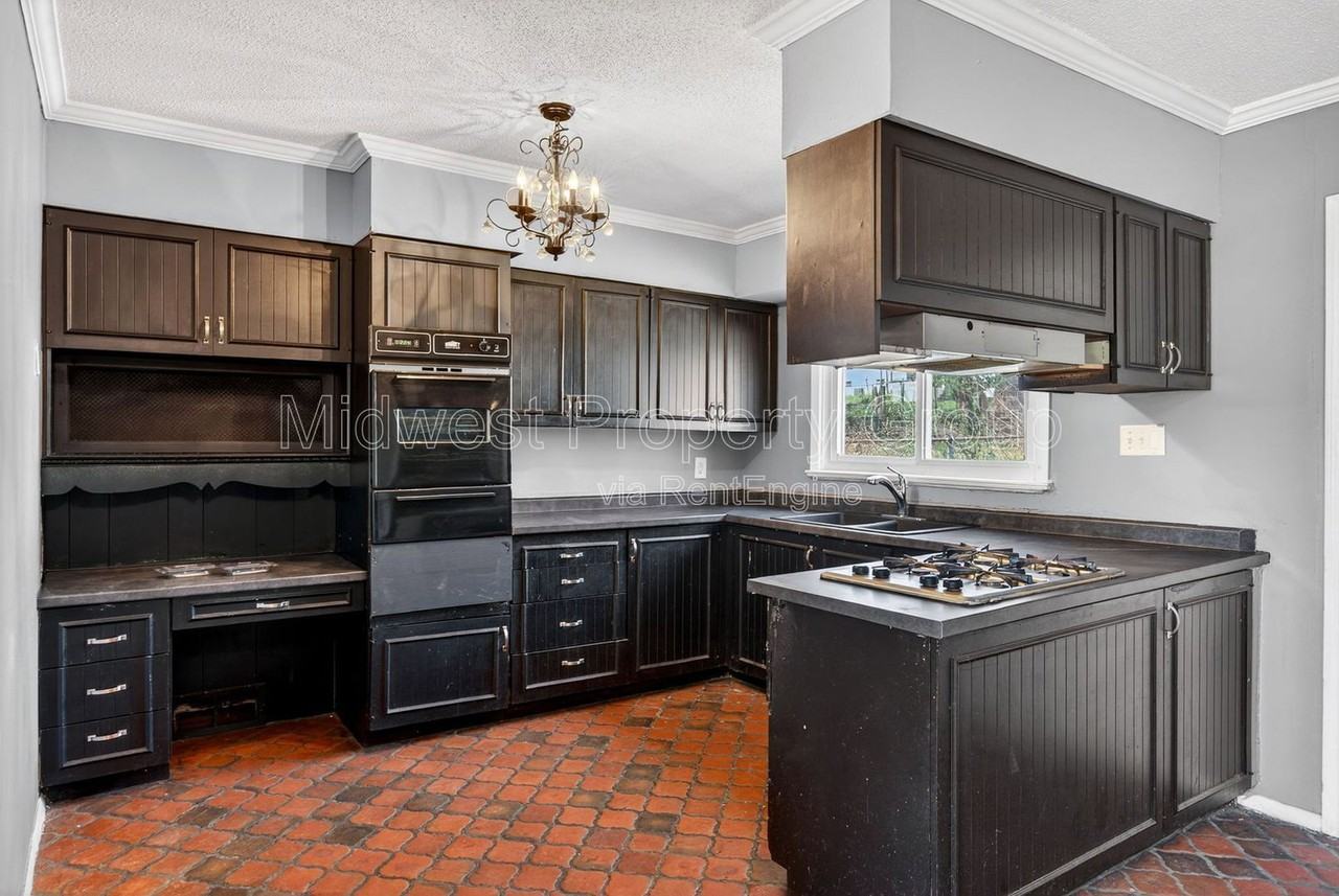 153 Bascom Dr - Photo 2 of 39