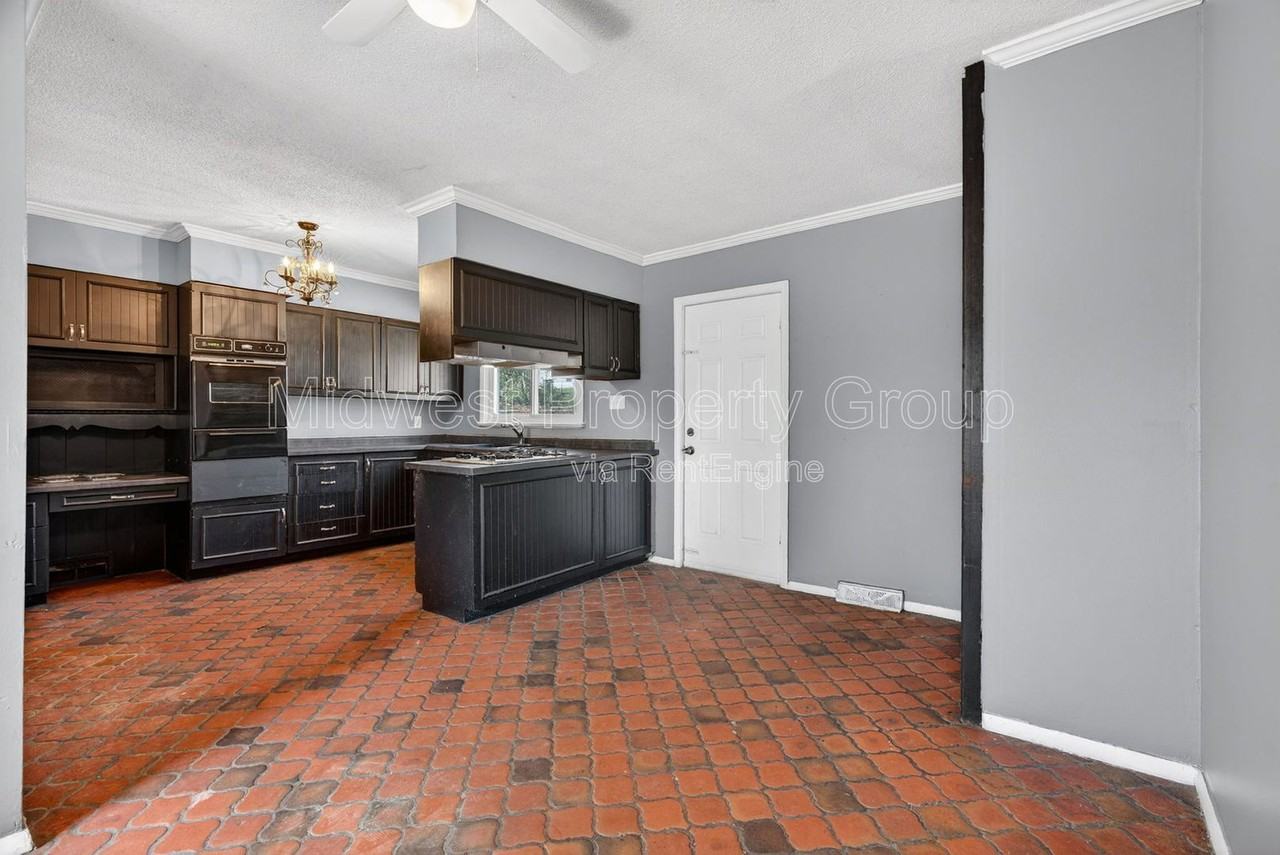 153 Bascom Dr - Photo 3 of 39