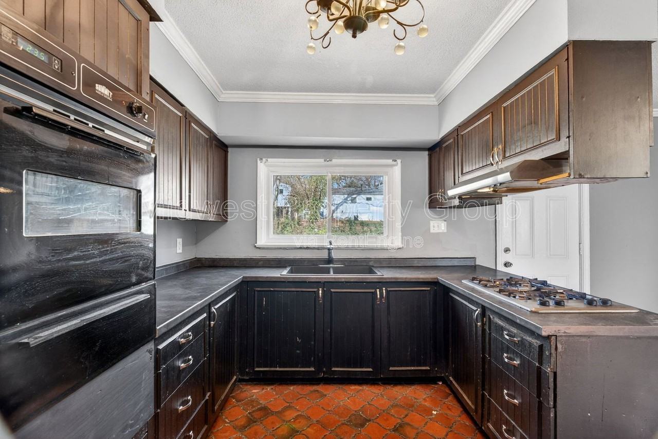 153 Bascom Dr - Photo 4 of 39