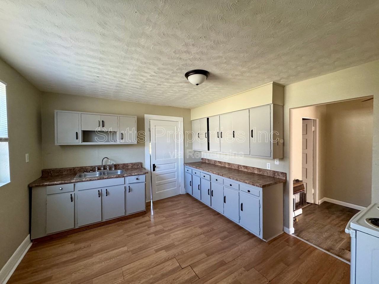 519 Willow St - Photo 3 of 6