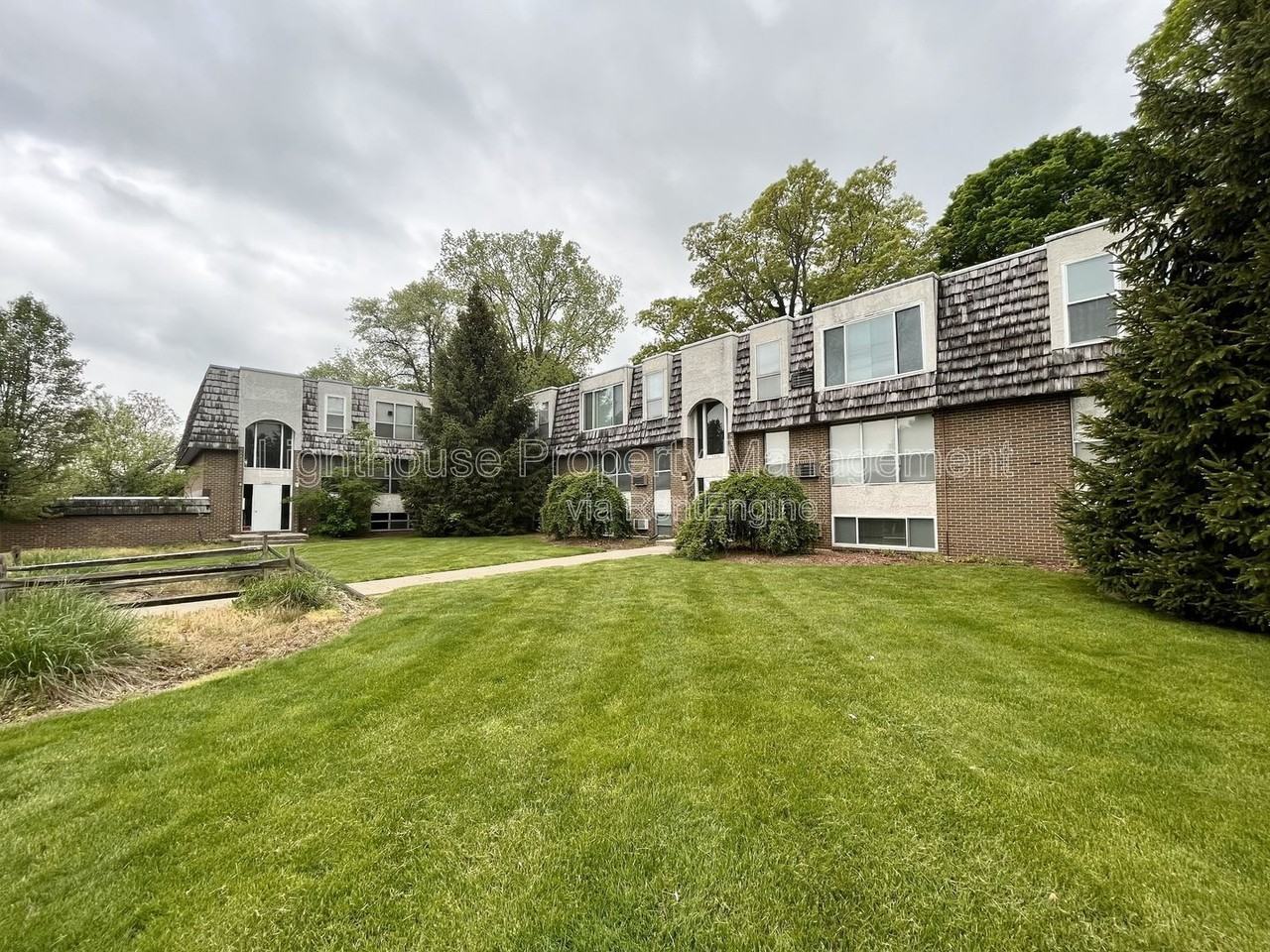 1326 Leonard St Nw #14 - Photo 2 of 18