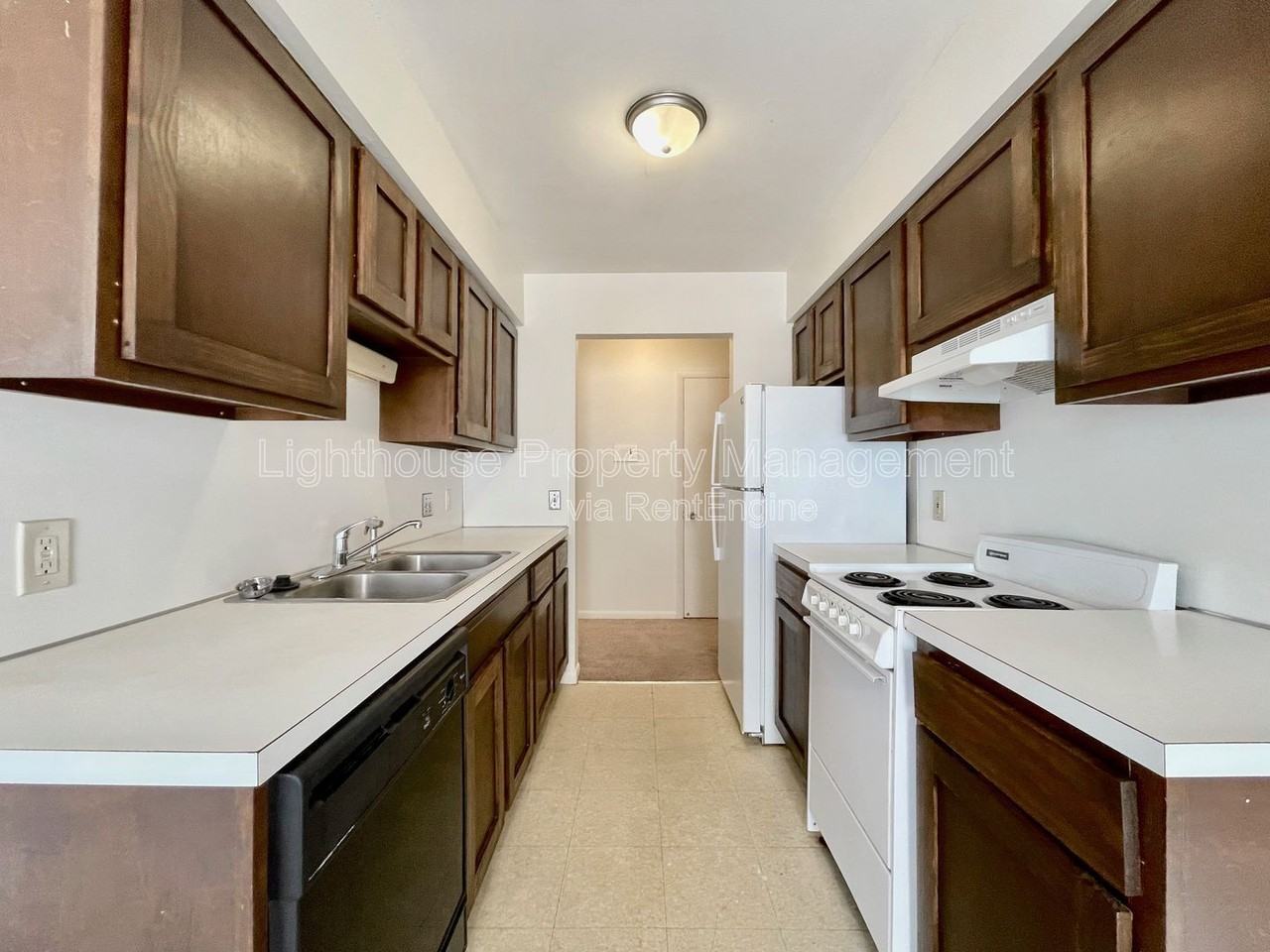 1326 Leonard St Nw #14 - Photo 3 of 18