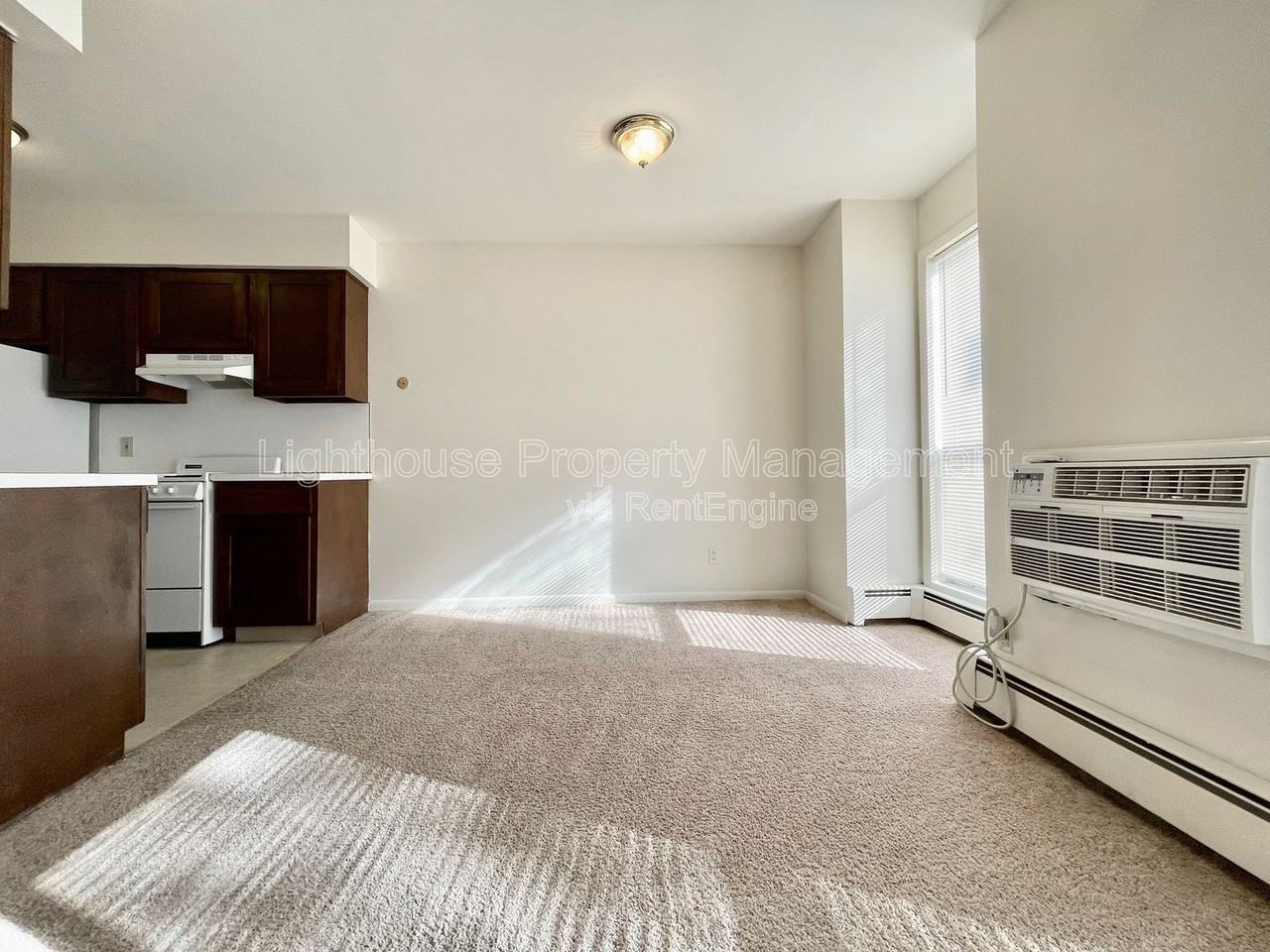 1326 Leonard St Nw #14 - Photo 4 of 18